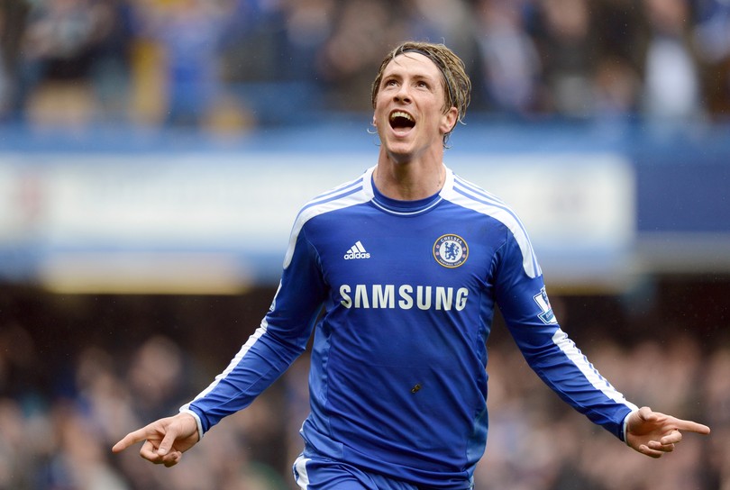 Torres có duyên ghi bàn chung kết