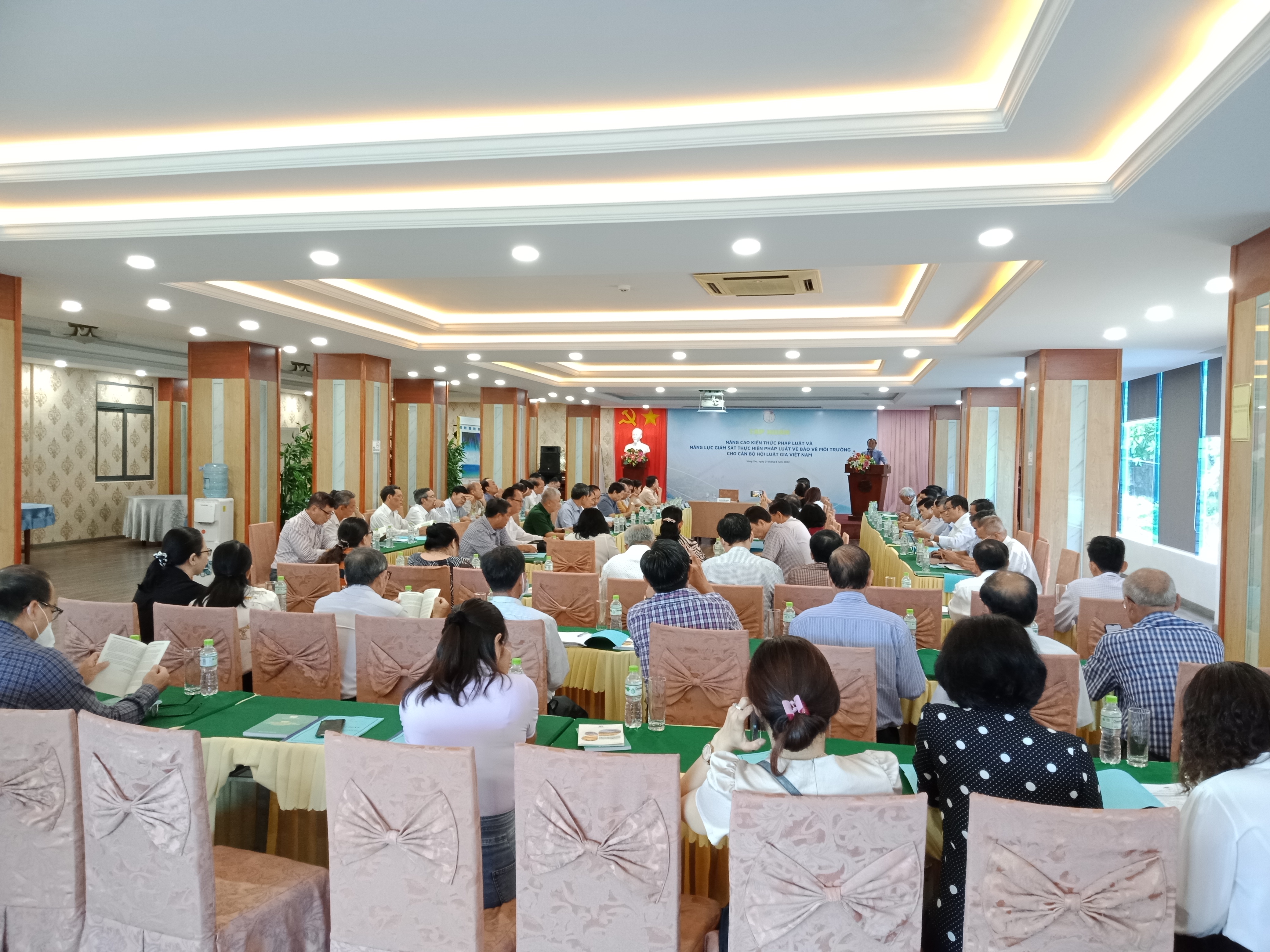 Nâng cao kiến thức pháp luật và năng lực giám sát thực hiện pháp luật về bảo vệ môi trường cho cán bộ Hội Luật gia Việt Nam